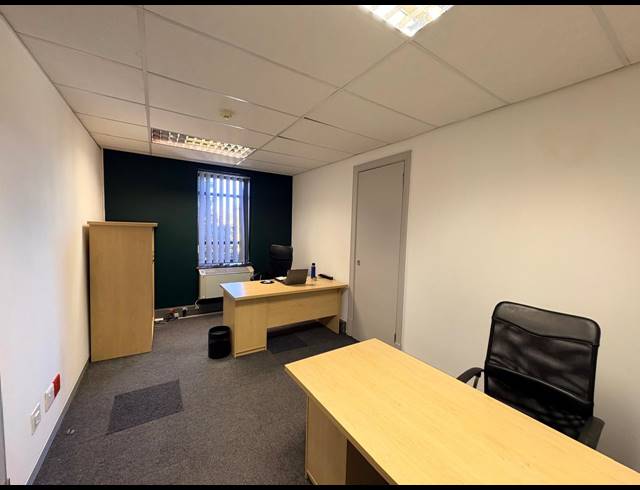 23M² SERVICED OFFICE TO LET IN FOURWAYS